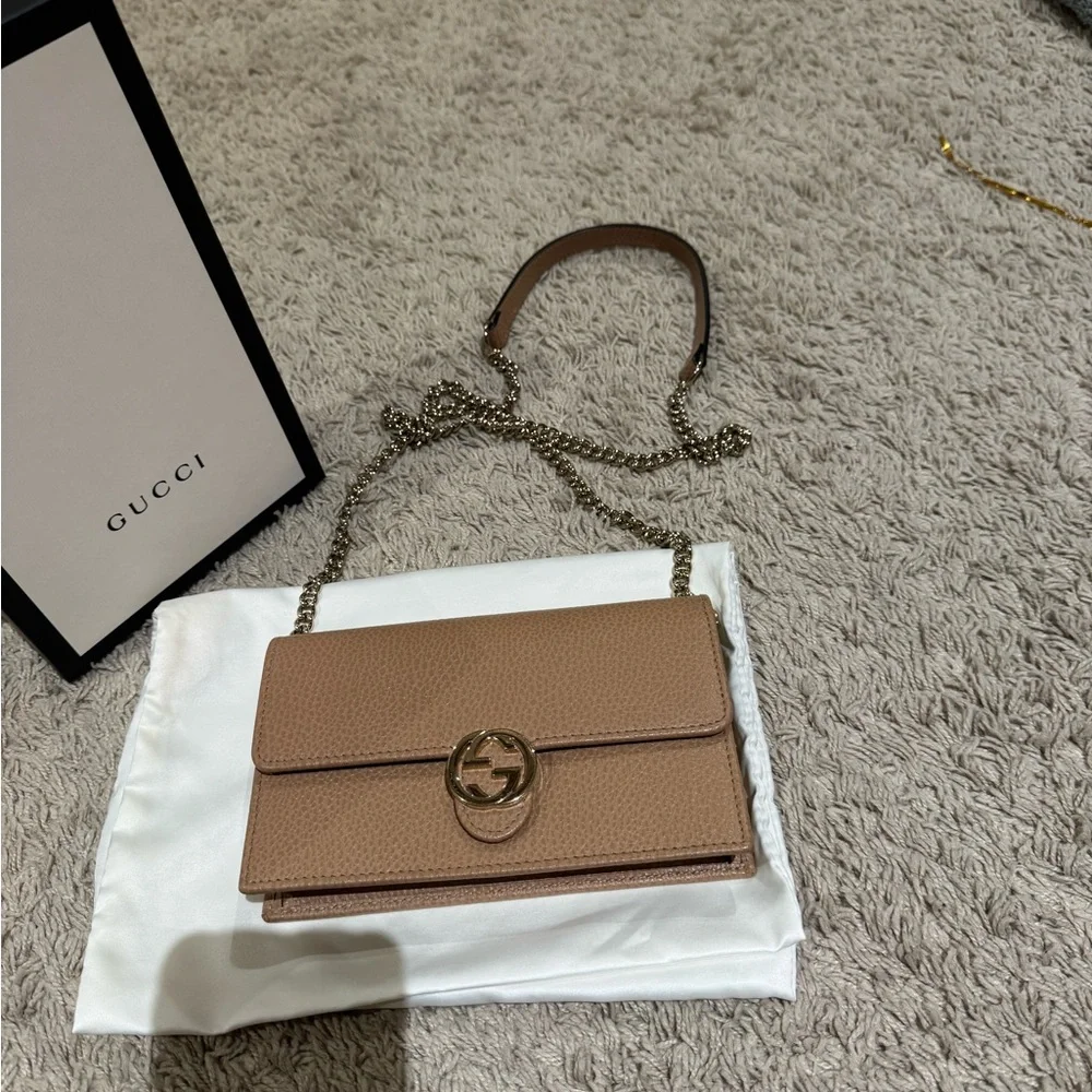 Gucci Interlocking Crossbody Gold Chain - Picture 2 of 5